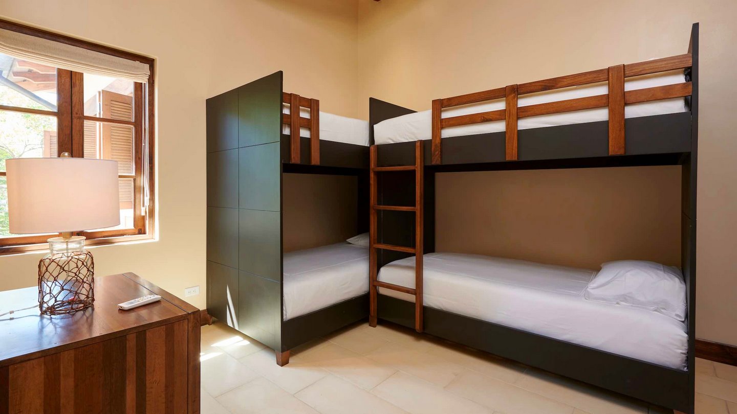 9890-La chambre avec des lits superposés pour les enfants