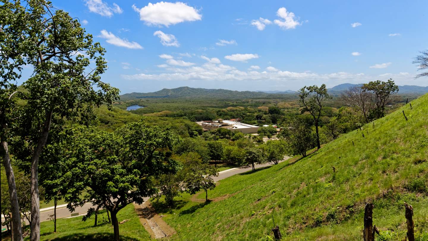 2139-L'autre jolie vue sur les montagnes du côté droit du terrain