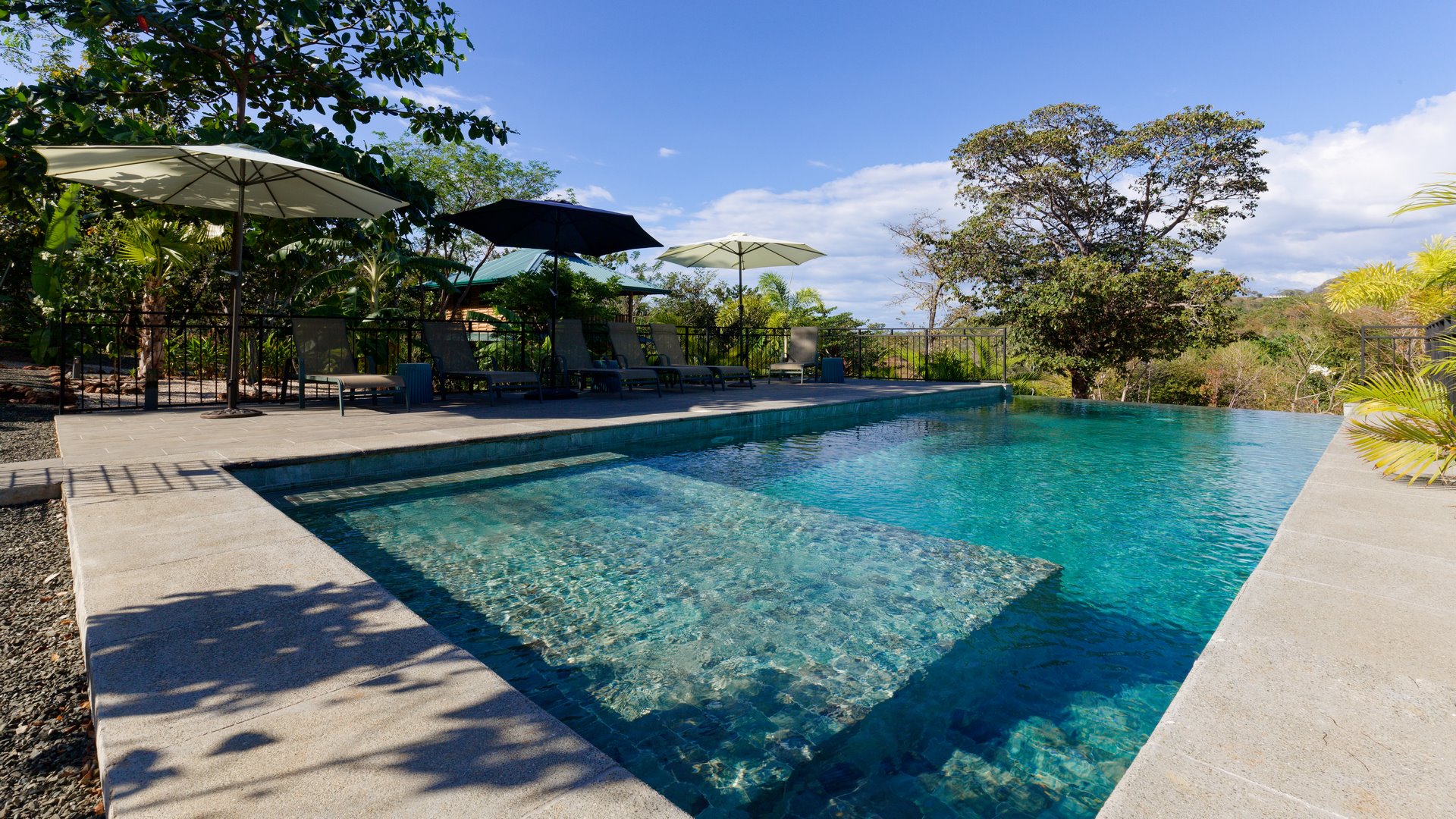 9538-La jolie piscine de la propriété près de Playa Grande au Costa Rica