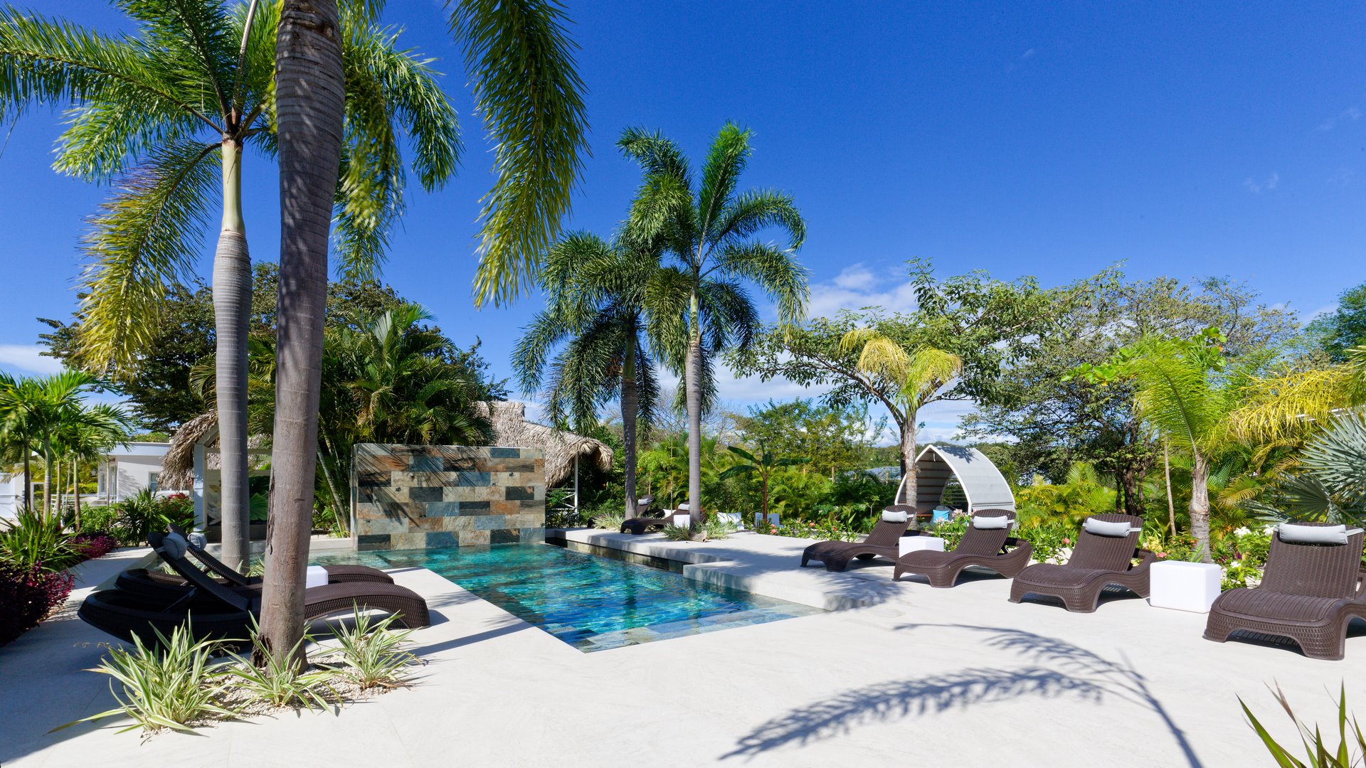 9598-L'une des piscines du complexe situé près de Tamarindo au Costa Rica
