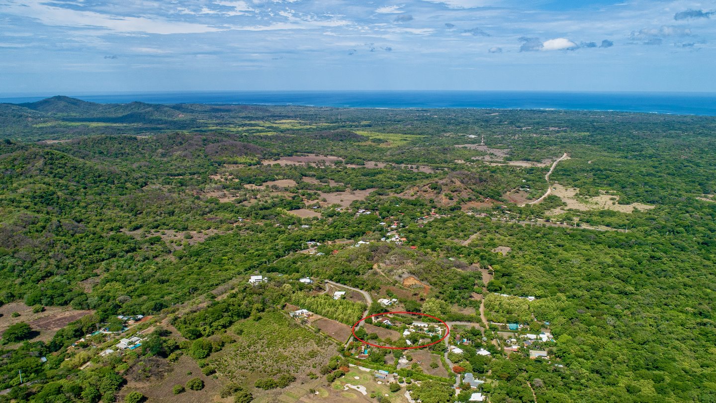 9602-Vue aérienne du complexe, situé à proximité de la mer