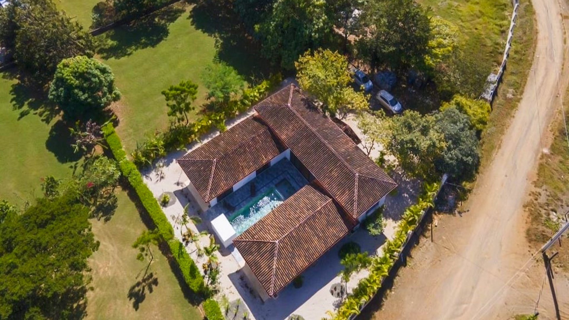 9666-Vue aérienne de la villa neuve à Tamarindo au Costa Rica