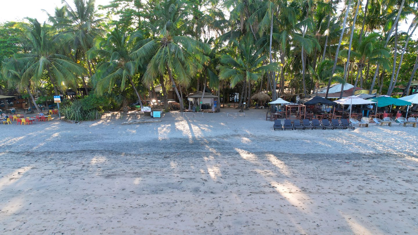 9713-Autre vue de la vaste plage de Tamarindo en face de l'hôtel