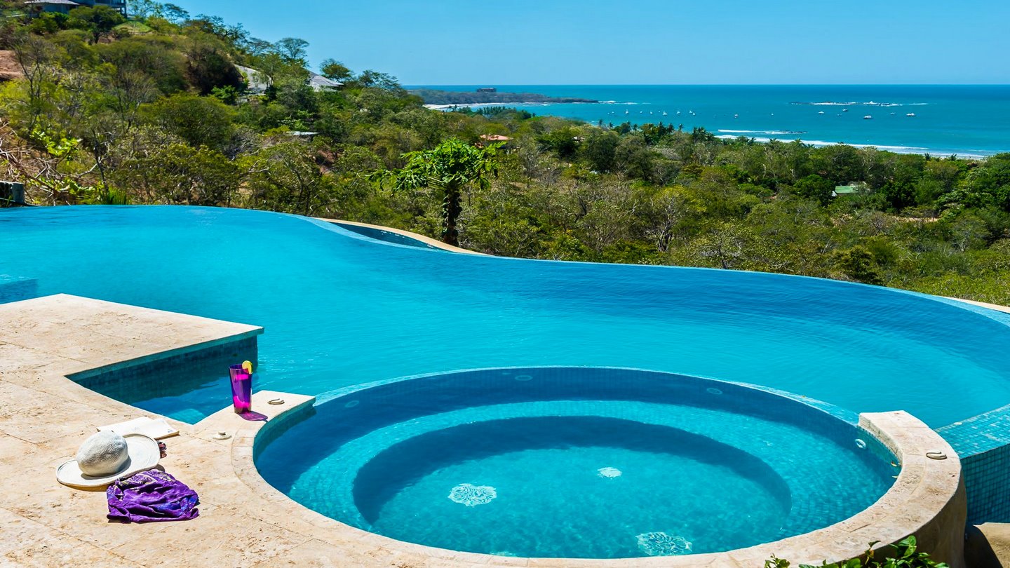 7445-La belle piscine avec jacuzzi