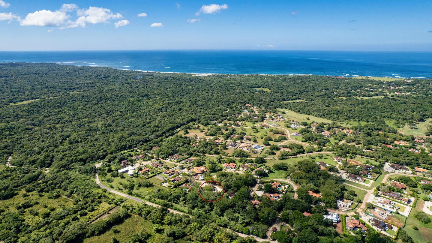 10344-L'emplacement de la villa à proximité de la mer