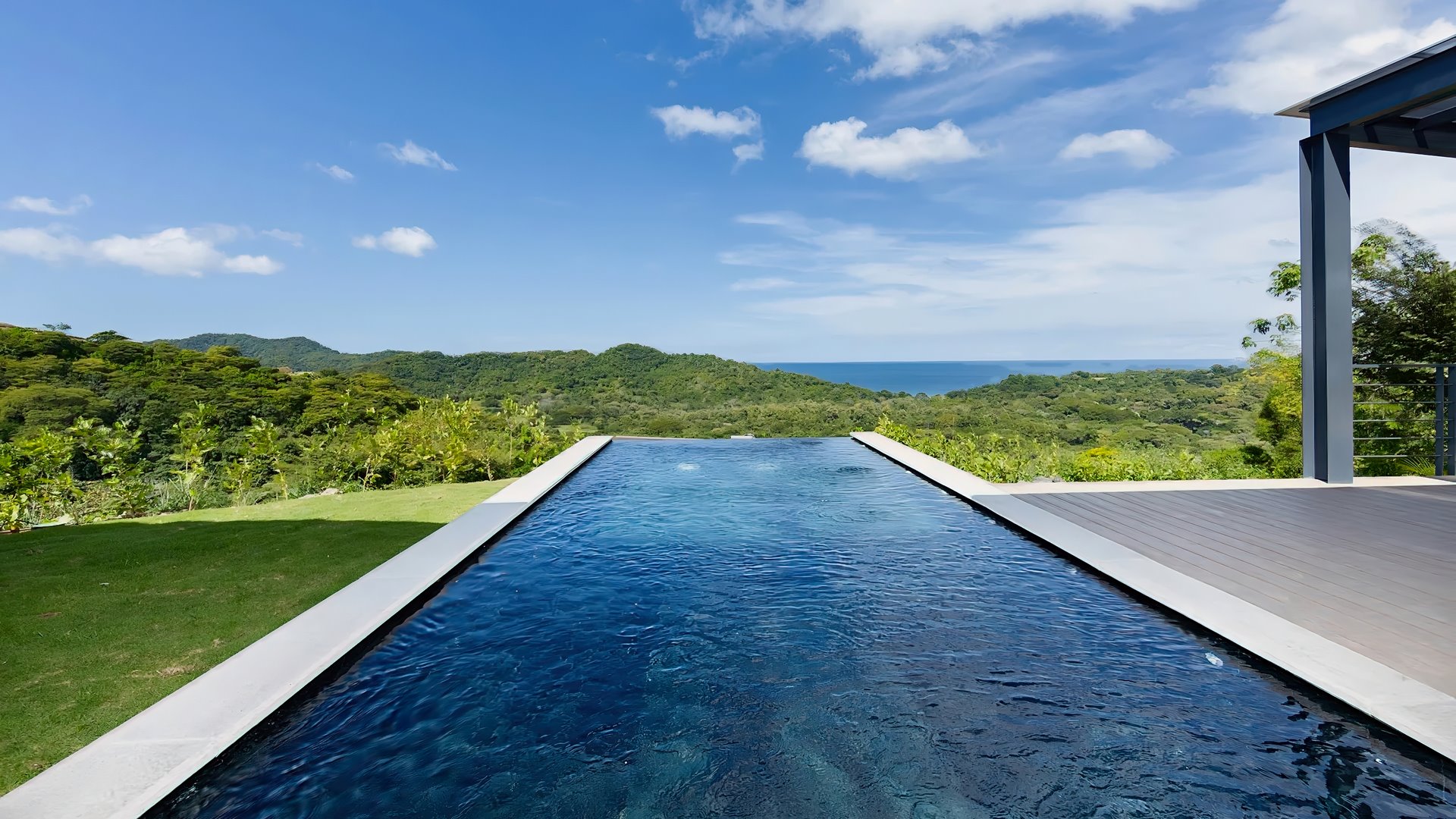 9001-La piscine avec vue mer de la villa neuve en vente à Playa Grande, près des plages