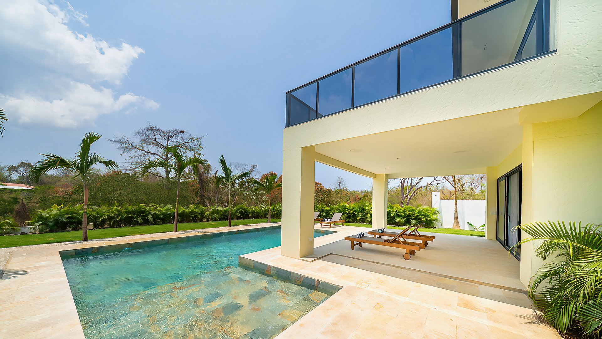 10793-Maison moderne avec jardin et piscine en vente à Flamingo au Costa Rica