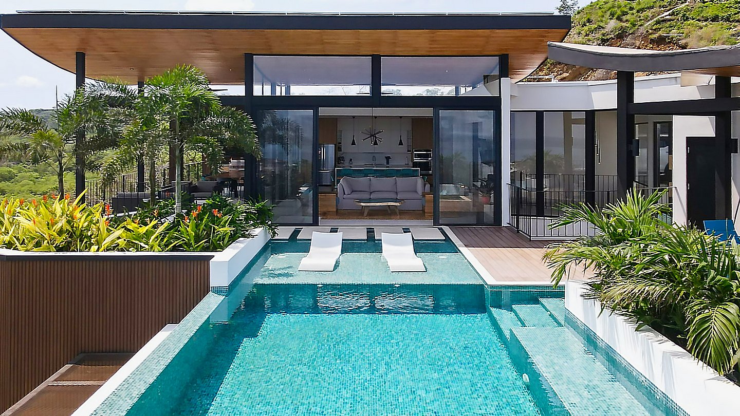 12031-Autre angle de vue sur la piscine