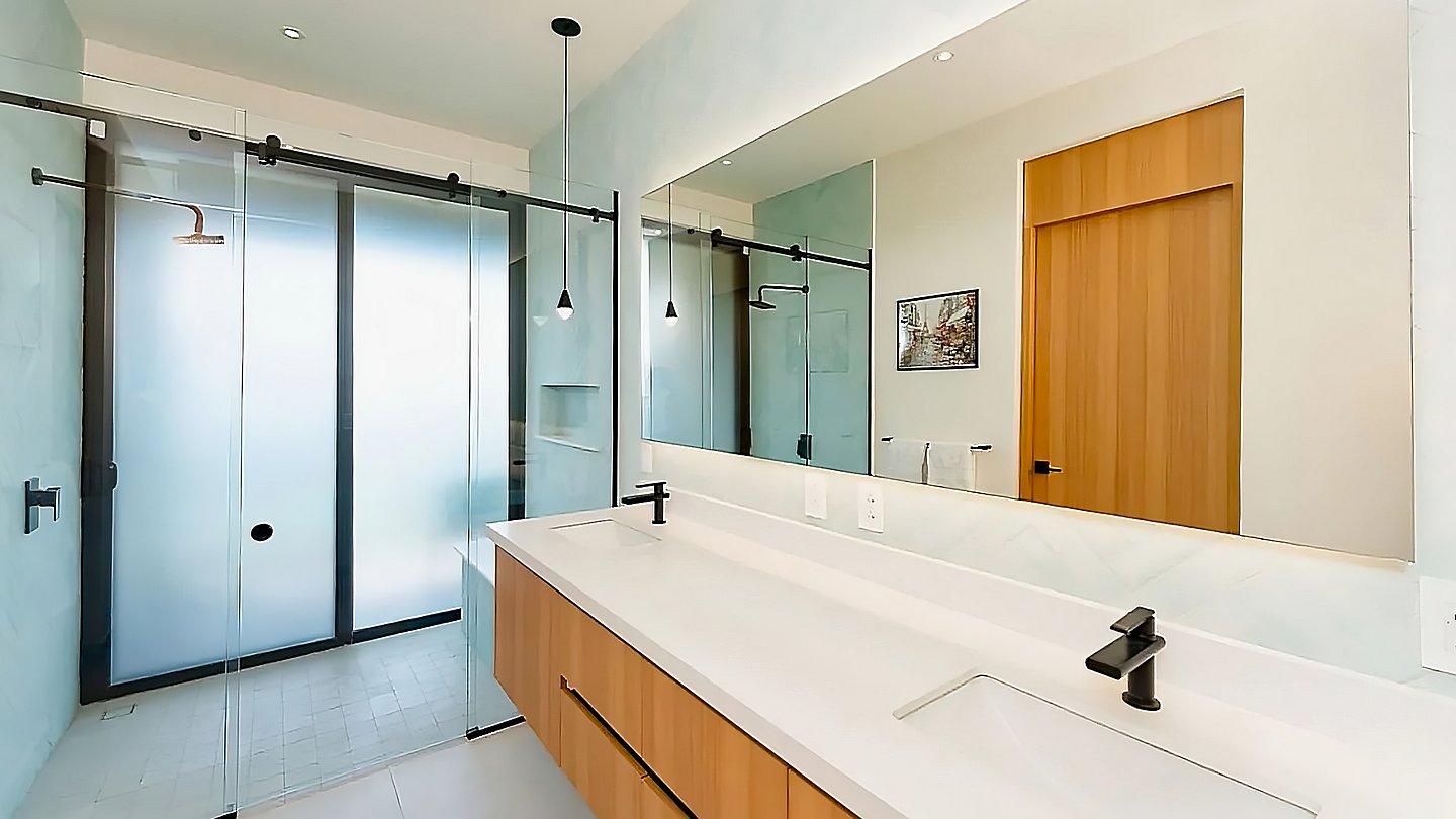 12043-L'une des salles de bains