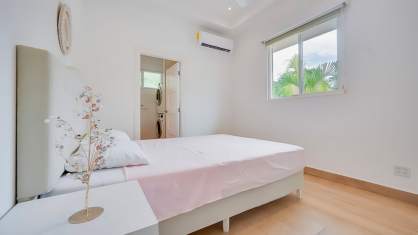 12215-Une autre chambre de la maison principale