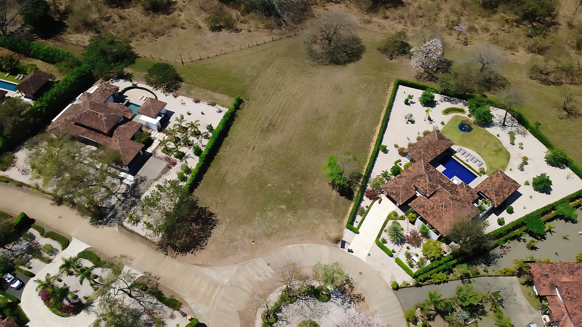 12433-Photo aérienne du terrain de 2 604 m² à vendre à Hacienda Pinilla au Costa Rica