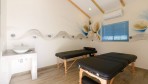 9634-Les tables de massage de la partie Spa