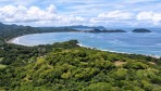 10078-Vue aérienne du terrain avec la mer à proximité