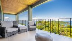 12148-L'une des terrasses avec vue mer