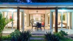 12260-L'intérieur de l'une des villas en soirée