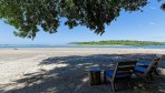 11661-La plage de sable fin en face de l'entrée du domaine privé