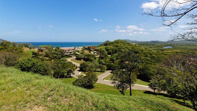 Terrains à vendre sur les hauteurs de Tamarindo dans une résidence privée haut de gamme...