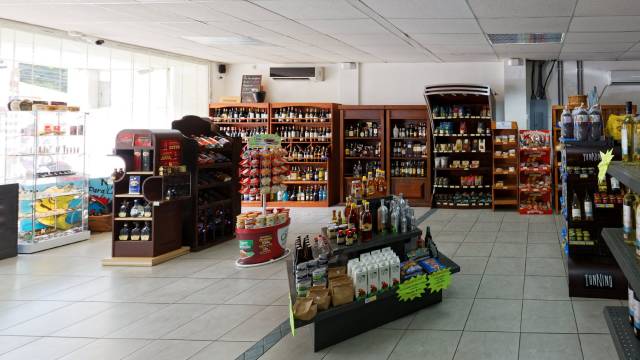Supermarché à vendre au Costa Rica, dans la région très touristique du Guanacaste.
