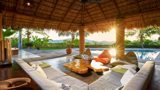 Blottie dans un écrin de verdure, villa contemporaine à vendre au Costa Rica avec belle vue panoramique.
