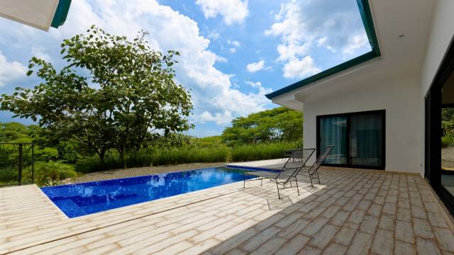 A courte distance de Tamarindo, maison en vente avec jolie vue sur les collines...