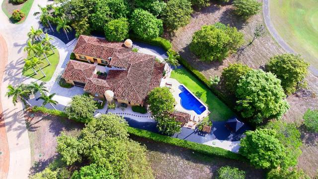Villa cossue à vendre le long de l'un des golfs les plus réputés du Costa Rica.