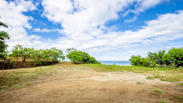 Sur les hauteurs de Flamingo, terrain à vendre avec vue mer...