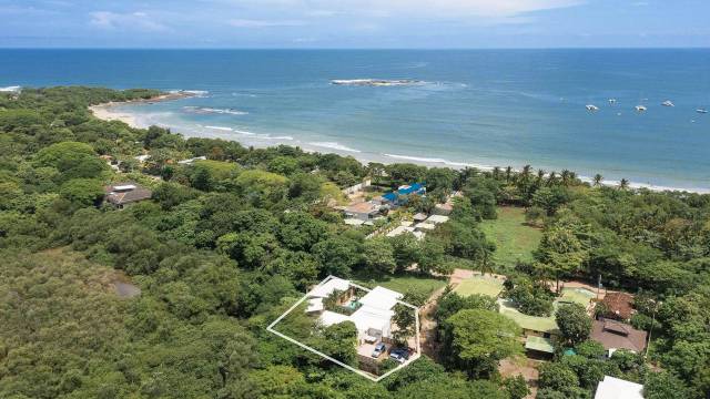 A Tamarindo, hôtel récent en vente tout près de la plage...