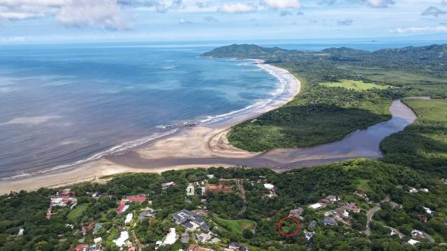 Terrain avec superbe vue mer à vendre dans le domaine le plus prisé de Tamarindo.