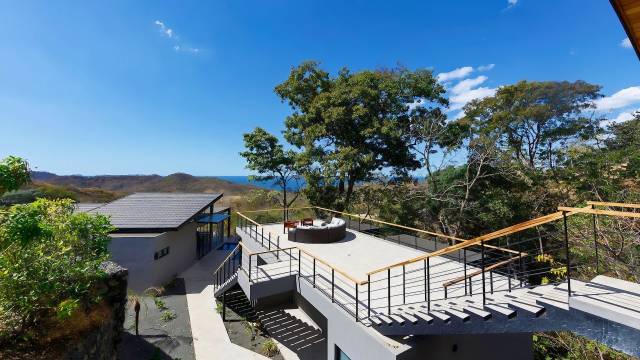 Sur les hauteurs de Playa Grande, maison à vendre avec vue mer...