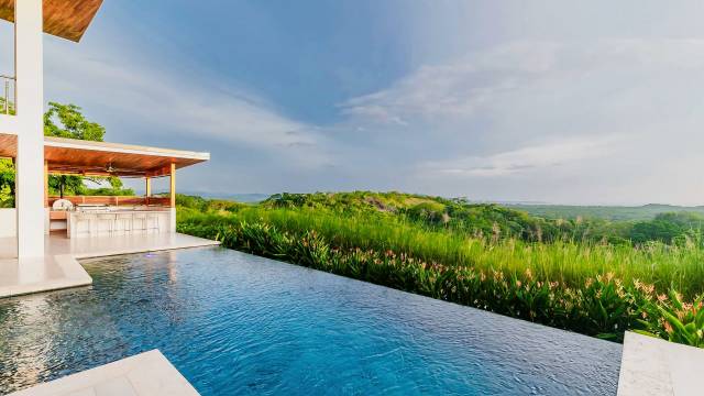 A Playa Grande, villa à vendre dans un cadre paisible avec vue sur la mer et la nature.